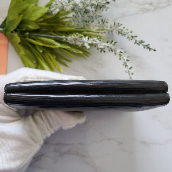AUTHENTIC LOUIS VUITTON BLACK EPI LEATHER COMPACT SNAP WALLET - Picture 14 of 16